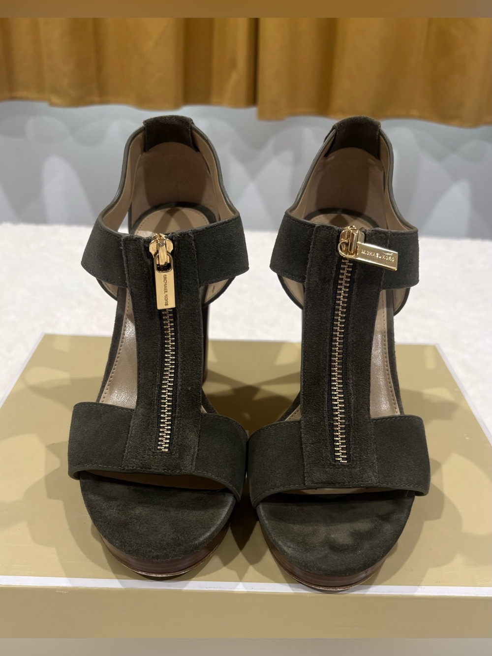 MICHAEL Michael Kors Berkley Sandal Platform Olive Size 8